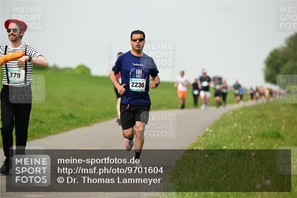 10.05.2026 - 8. Wedeler Halbmarathon Dr. Thomas Lammeyer http://msf.ph/oto/9701604 10.05.2026 11:44:11 Laufen 379, 2230 meine-sportfotos.de