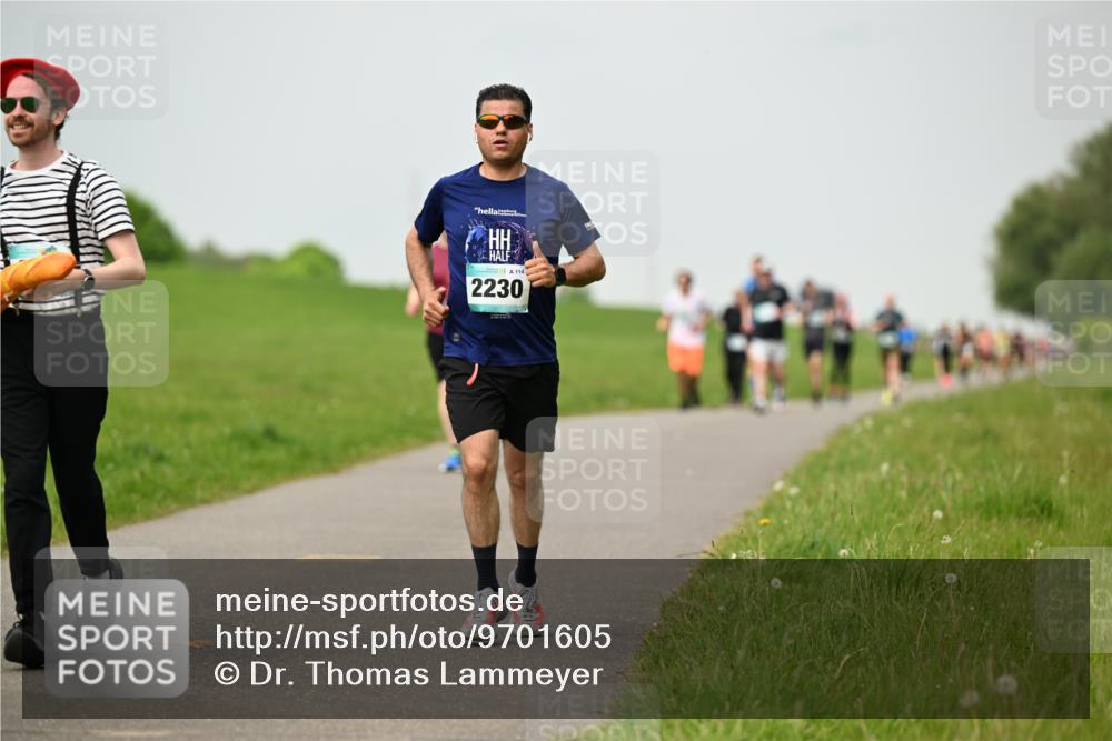 10.05.2026 - 8. Wedeler Halbmarathon Dr. Thomas Lammeyer http://msf.ph/oto/9701605 10.05.2026 11:44:11 Laufen 114, 2230 meine-sportfotos.de