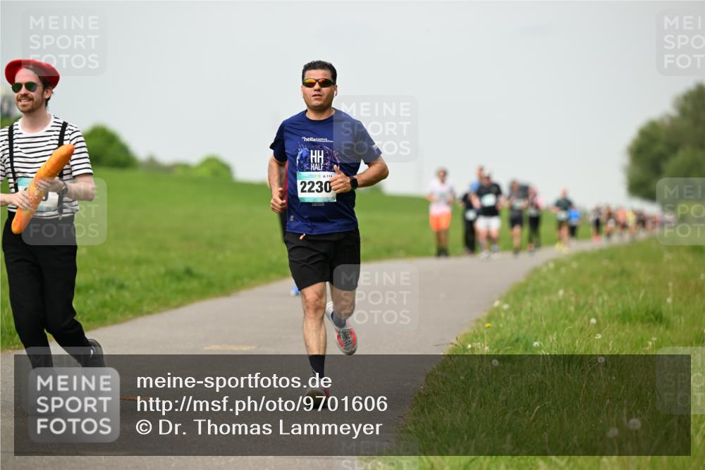 10.05.2026 - 8. Wedeler Halbmarathon Dr. Thomas Lammeyer http://msf.ph/oto/9701606 10.05.2026 11:44:11 Laufen 114, 2230 meine-sportfotos.de