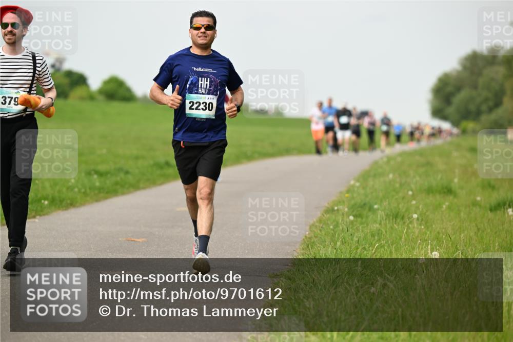 10.05.2026 - 8. Wedeler Halbmarathon Dr. Thomas Lammeyer http://msf.ph/oto/9701612 10.05.2026 11:44:12 Laufen 379, 114, 2230 meine-sportfotos.de