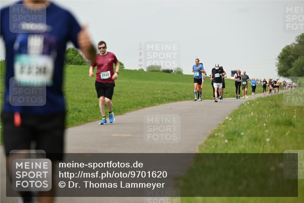 10.05.2026 - 8. Wedeler Halbmarathon Dr. Thomas Lammeyer http://msf.ph/oto/9701620 10.05.2026 11:44:14 Laufen 2137, 2114, 140 meine-sportfotos.de