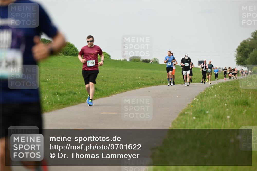 10.05.2026 - 8. Wedeler Halbmarathon Dr. Thomas Lammeyer http://msf.ph/oto/9701622 10.05.2026 11:44:14 Laufen 2137, 2114 meine-sportfotos.de