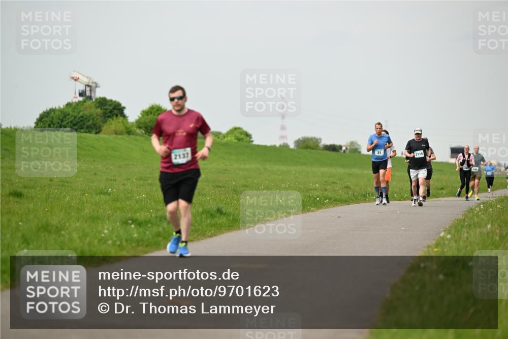 10.05.2026 - 8. Wedeler Halbmarathon Dr. Thomas Lammeyer http://msf.ph/oto/9701623 10.05.2026 11:44:15 Laufen 2137, 2114, 20140 meine-sportfotos.de