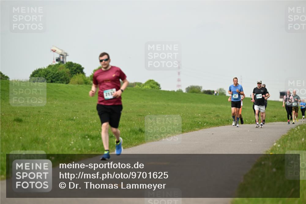 10.05.2026 - 8. Wedeler Halbmarathon Dr. Thomas Lammeyer http://msf.ph/oto/9701625 10.05.2026 11:44:15 Laufen 2137, 2114 meine-sportfotos.de