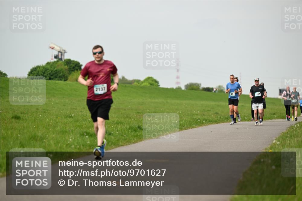 10.05.2026 - 8. Wedeler Halbmarathon Dr. Thomas Lammeyer http://msf.ph/oto/9701627 10.05.2026 11:44:15 Laufen 2137, 2114, 140 meine-sportfotos.de