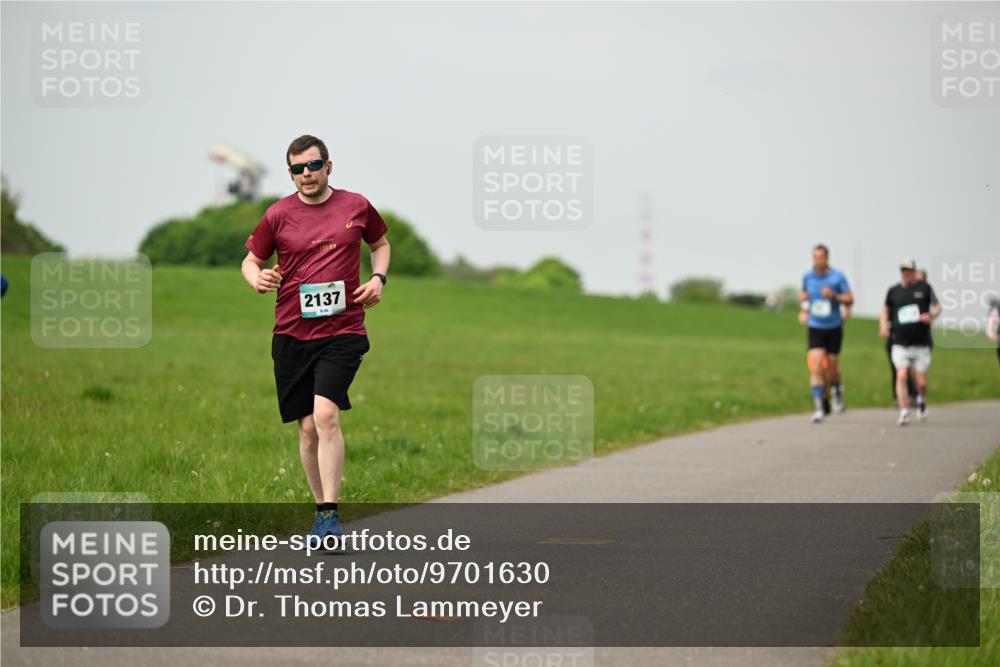 10.05.2026 - 8. Wedeler Halbmarathon Dr. Thomas Lammeyer http://msf.ph/oto/9701630 10.05.2026 11:44:16 Laufen 2137 meine-sportfotos.de