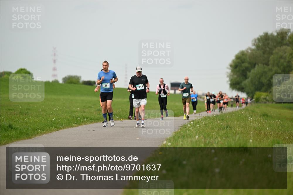10.05.2026 - 8. Wedeler Halbmarathon Dr. Thomas Lammeyer http://msf.ph/oto/9701637 10.05.2026 11:44:17 Laufen 2114 meine-sportfotos.de