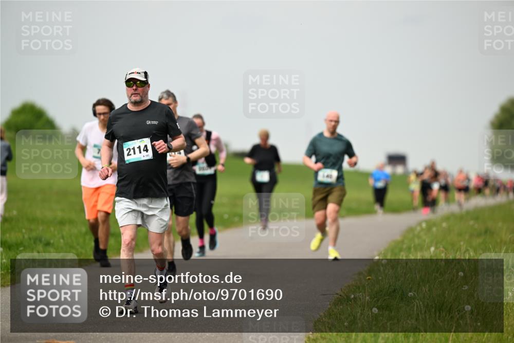 10.05.2026 - 8. Wedeler Halbmarathon Dr. Thomas Lammeyer http://msf.ph/oto/9701690 10.05.2026 11:44:28 Laufen 2114 meine-sportfotos.de