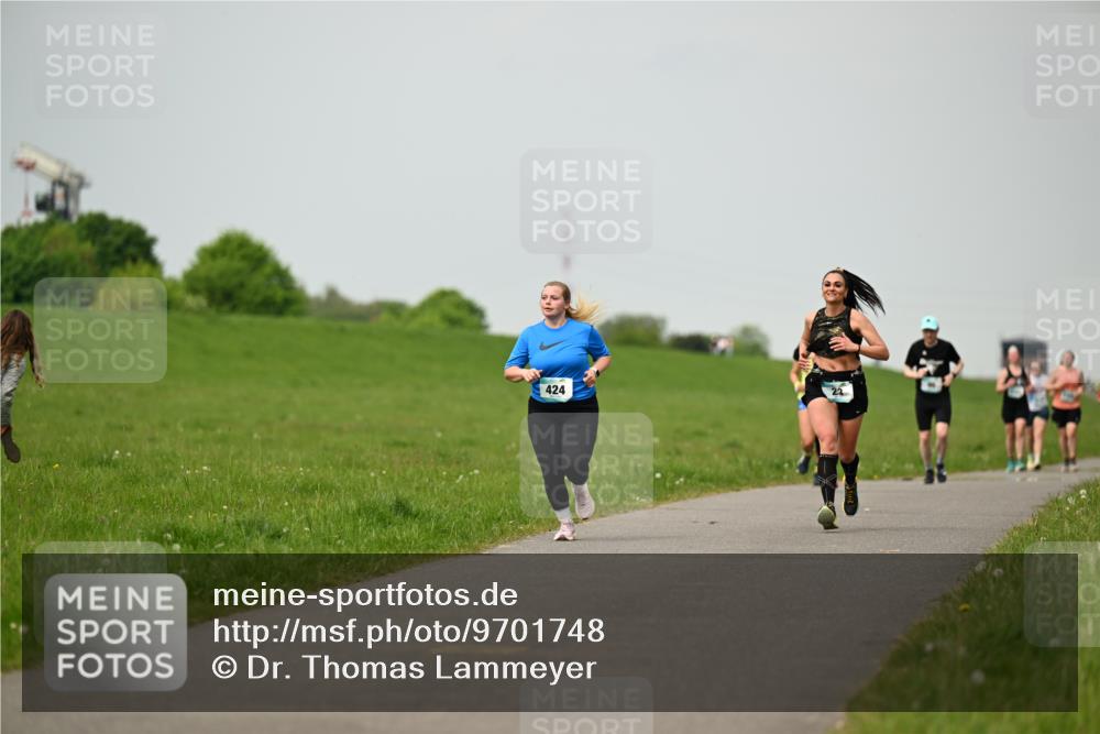 10.05.2026 - 8. Wedeler Halbmarathon Dr. Thomas Lammeyer http://msf.ph/oto/9701748 10.05.2026 11:44:44 Laufen 424 meine-sportfotos.de