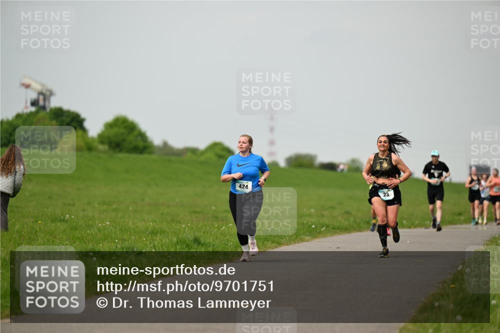 10.05.2026 - 8. Wedeler Halbmarathon Dr. Thomas Lammeyer http://msf.ph/oto/9701751 10.05.2026 11:44:45 Laufen 424 meine-sportfotos.de