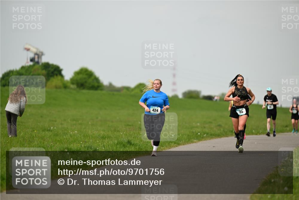 10.05.2026 - 8. Wedeler Halbmarathon Dr. Thomas Lammeyer http://msf.ph/oto/9701756 10.05.2026 11:44:45 Laufen 424 meine-sportfotos.de
