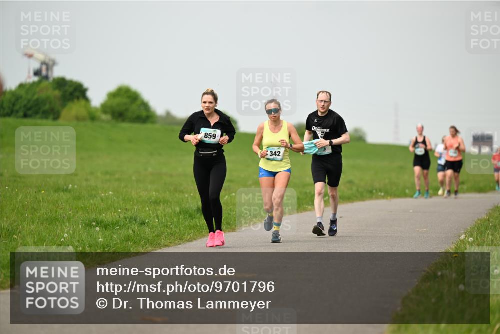 10.05.2026 - 8. Wedeler Halbmarathon Dr. Thomas Lammeyer http://msf.ph/oto/9701796 10.05.2026 11:44:54 Laufen 859, 342 meine-sportfotos.de