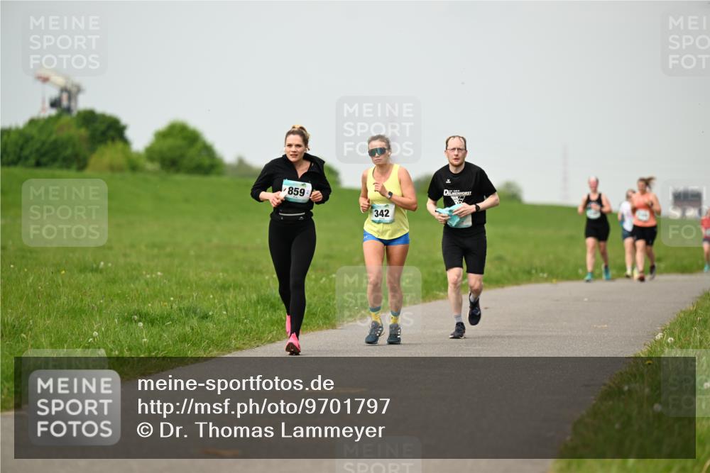 10.05.2026 - 8. Wedeler Halbmarathon Dr. Thomas Lammeyer http://msf.ph/oto/9701797 10.05.2026 11:44:54 Laufen 859, 342 meine-sportfotos.de