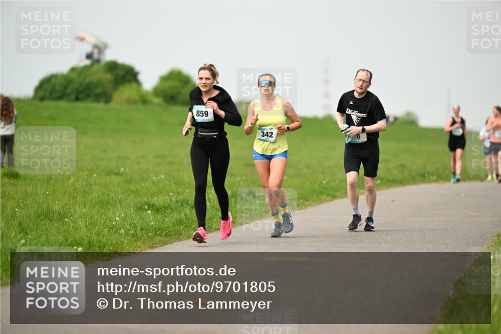 10.05.2026 - 8. Wedeler Halbmarathon Dr. Thomas Lammeyer http://msf.ph/oto/9701805 10.05.2026 11:44:55 Laufen 859, 342 meine-sportfotos.de