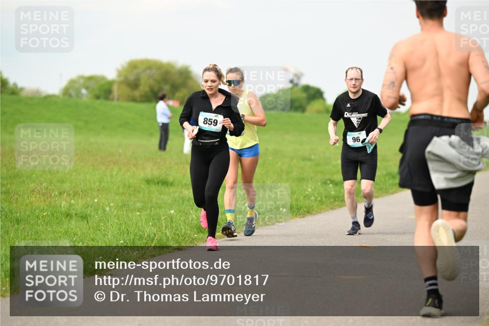 10.05.2026 - 8. Wedeler Halbmarathon Dr. Thomas Lammeyer http://msf.ph/oto/9701817 10.05.2026 11:44:58 Laufen 859 meine-sportfotos.de