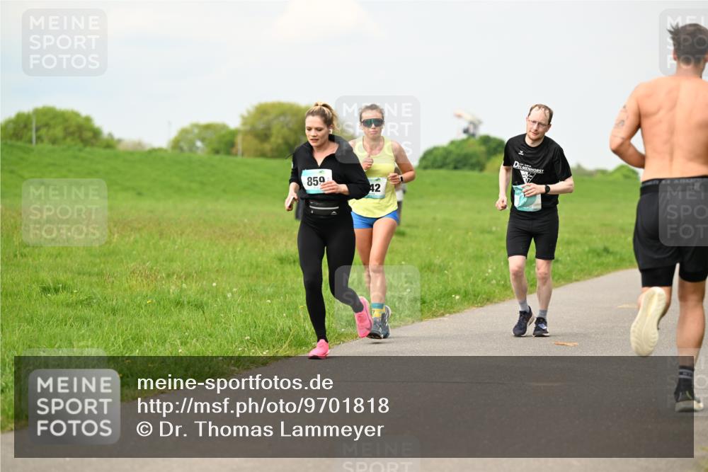 10.05.2026 - 8. Wedeler Halbmarathon Dr. Thomas Lammeyer http://msf.ph/oto/9701818 10.05.2026 11:44:59 Laufen 859 meine-sportfotos.de