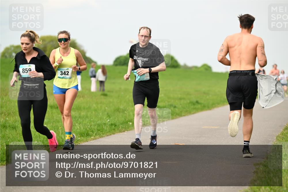 10.05.2026 - 8. Wedeler Halbmarathon Dr. Thomas Lammeyer http://msf.ph/oto/9701821 10.05.2026 11:44:59 Laufen 859, 342 meine-sportfotos.de