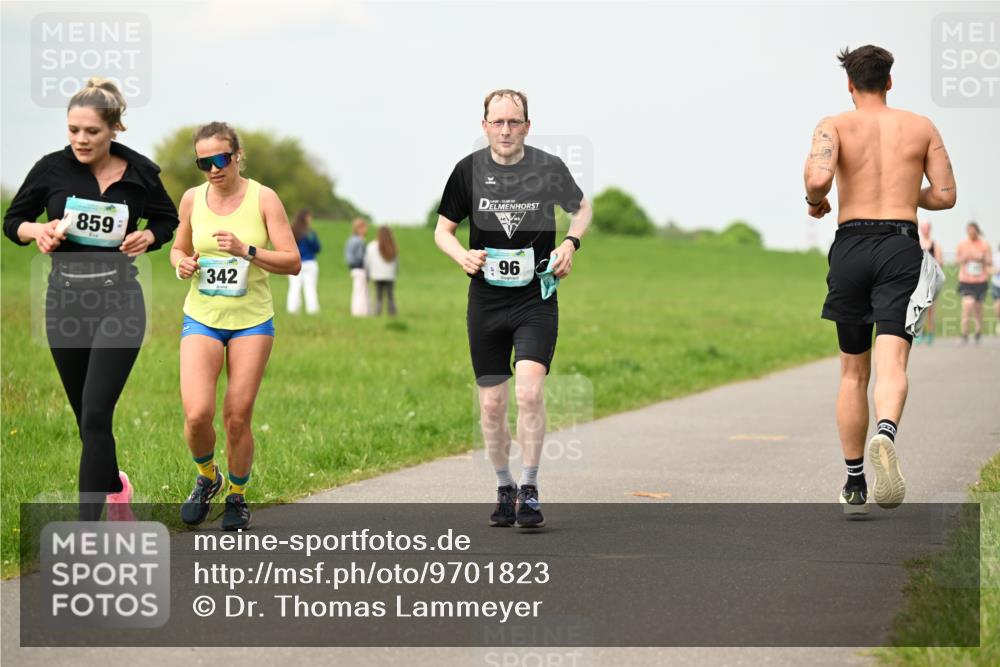 10.05.2026 - 8. Wedeler Halbmarathon Dr. Thomas Lammeyer http://msf.ph/oto/9701823 10.05.2026 11:45:00 Laufen 859, 342 meine-sportfotos.de