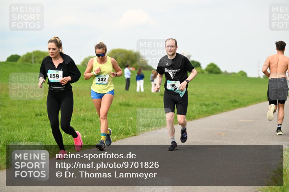 10.05.2026 - 8. Wedeler Halbmarathon Dr. Thomas Lammeyer http://msf.ph/oto/9701826 10.05.2026 11:45:00 Laufen 859, 342 meine-sportfotos.de