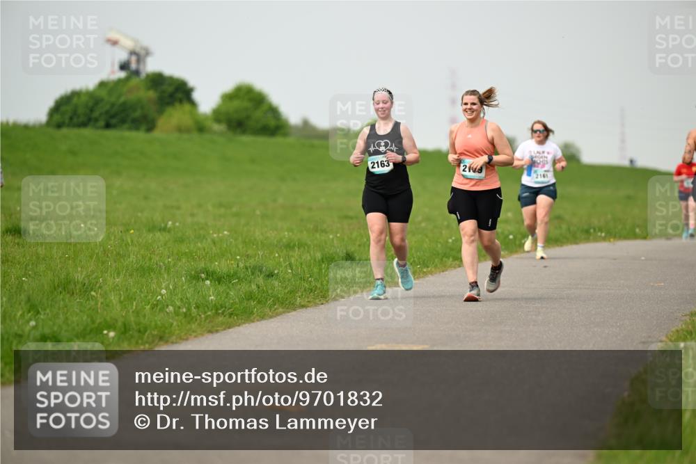 10.05.2026 - 8. Wedeler Halbmarathon Dr. Thomas Lammeyer http://msf.ph/oto/9701832 10.05.2026 11:45:08 Laufen 2163, 602, 2109, 2161 meine-sportfotos.de