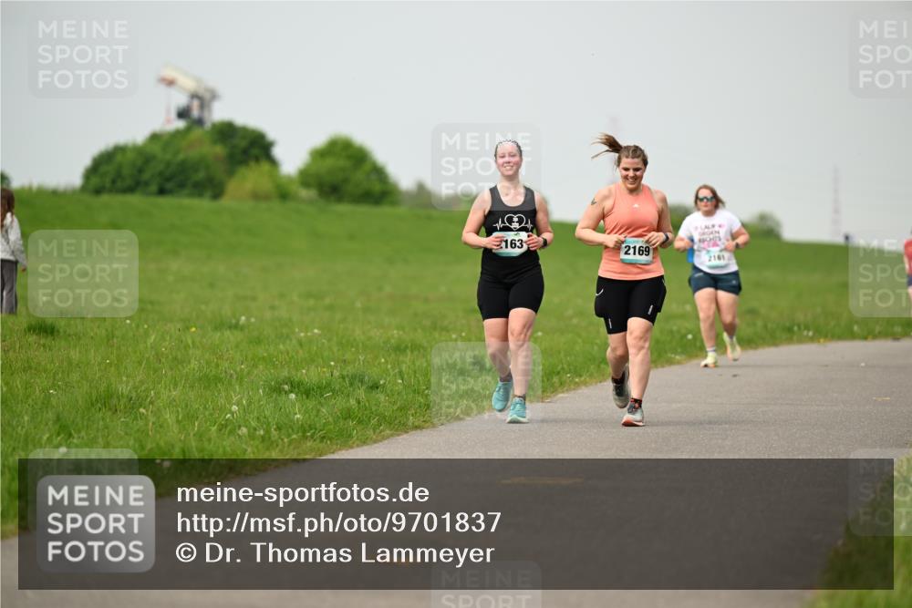 10.05.2026 - 8. Wedeler Halbmarathon Dr. Thomas Lammeyer http://msf.ph/oto/9701837 10.05.2026 11:45:09 Laufen 163, 2169, 2161 meine-sportfotos.de