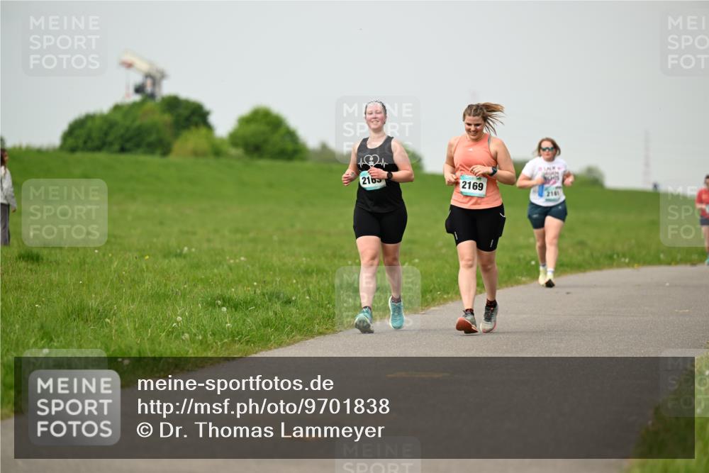 10.05.2026 - 8. Wedeler Halbmarathon Dr. Thomas Lammeyer http://msf.ph/oto/9701838 10.05.2026 11:45:09 Laufen 2165, 2169, 11888, 216 meine-sportfotos.de