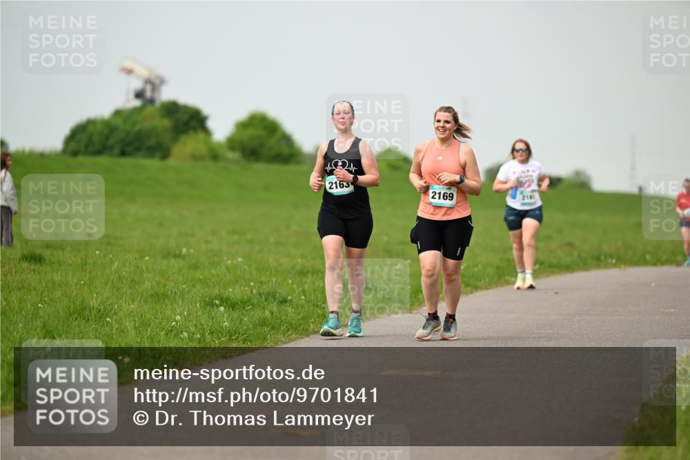 10.05.2026 - 8. Wedeler Halbmarathon Dr. Thomas Lammeyer http://msf.ph/oto/9701841 10.05.2026 11:45:09 Laufen 2163, 2169, 216 meine-sportfotos.de