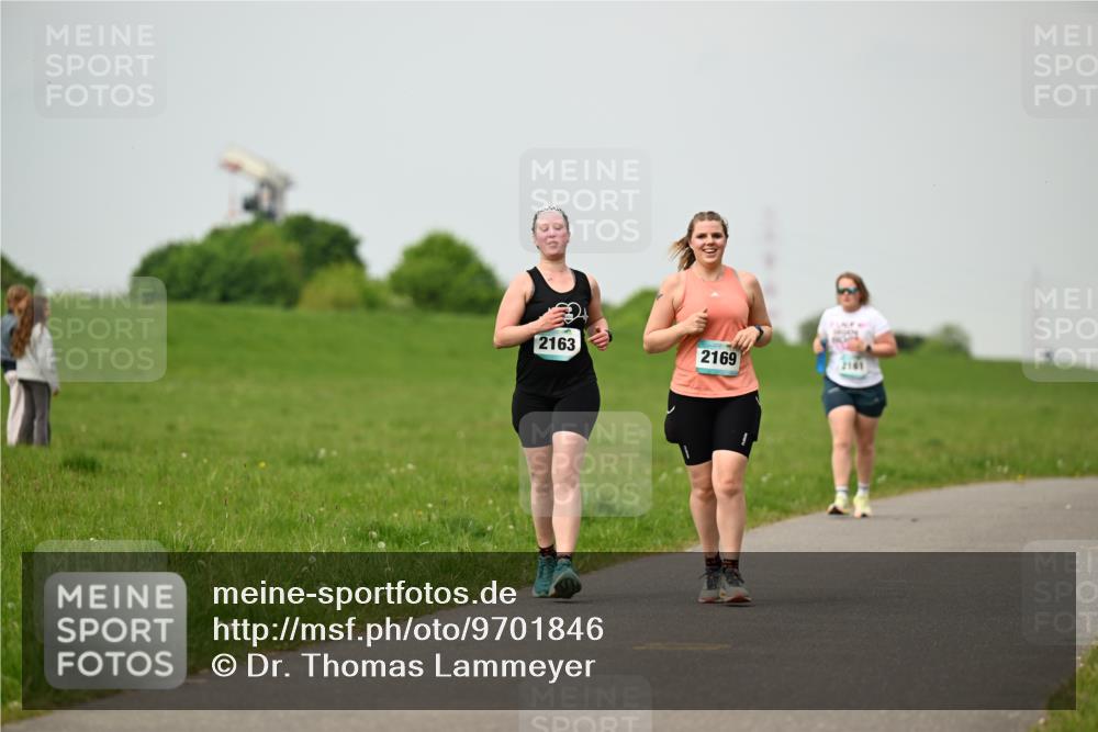 10.05.2026 - 8. Wedeler Halbmarathon Dr. Thomas Lammeyer http://msf.ph/oto/9701846 10.05.2026 11:45:10 Laufen 2163, 2169, 2161 meine-sportfotos.de