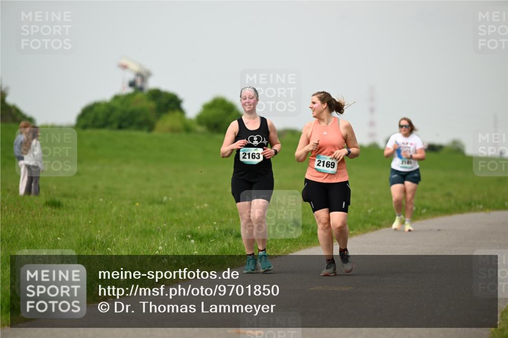 10.05.2026 - 8. Wedeler Halbmarathon Dr. Thomas Lammeyer http://msf.ph/oto/9701850 10.05.2026 11:45:11 Laufen 2163, 2169 meine-sportfotos.de
