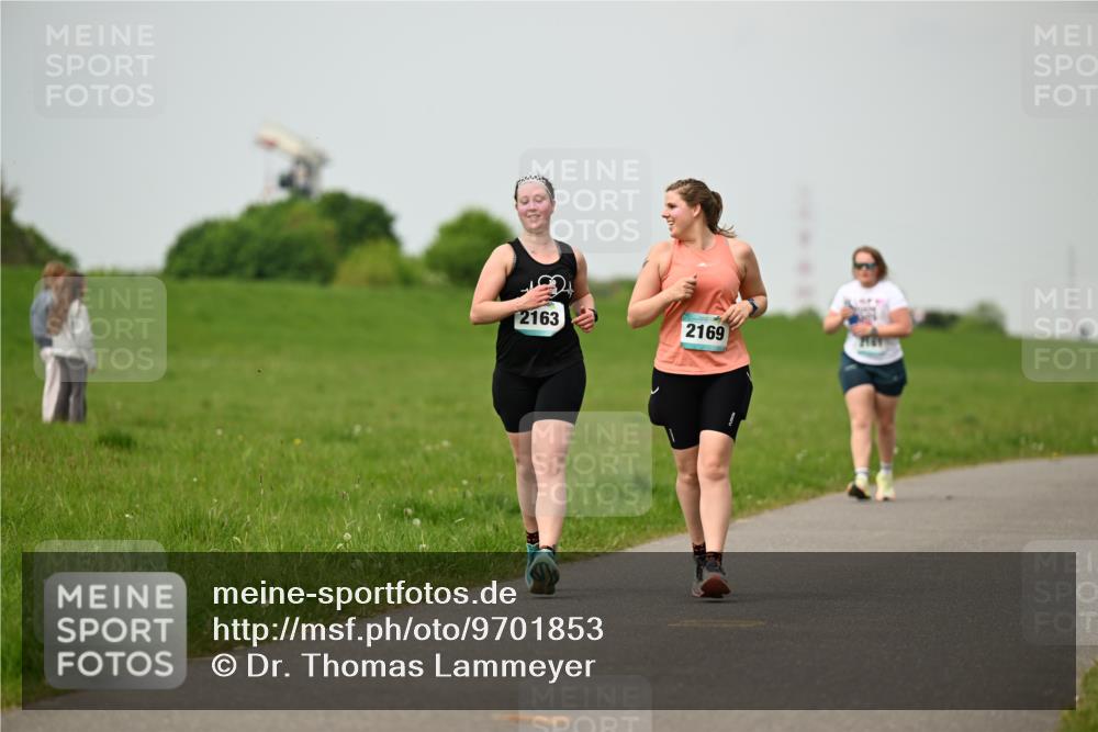10.05.2026 - 8. Wedeler Halbmarathon Dr. Thomas Lammeyer http://msf.ph/oto/9701853 10.05.2026 11:45:11 Laufen 2163, 2169 meine-sportfotos.de