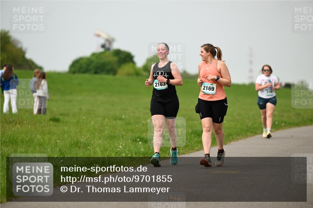 10.05.2026 - 8. Wedeler Halbmarathon Dr. Thomas Lammeyer http://msf.ph/oto/9701855 10.05.2026 11:45:11 Laufen 2163, 2169 meine-sportfotos.de