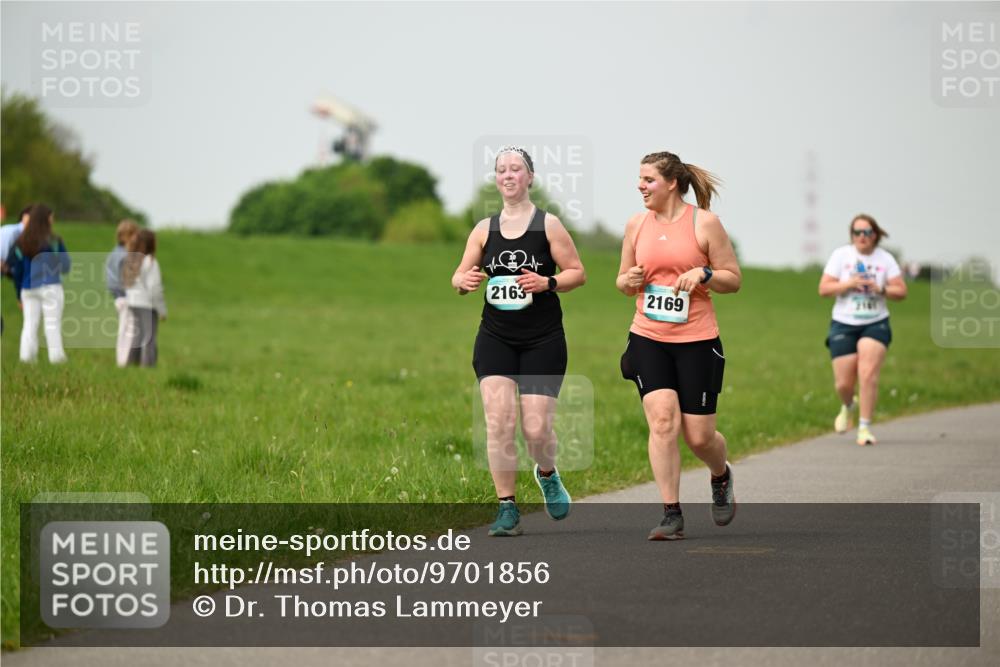 10.05.2026 - 8. Wedeler Halbmarathon Dr. Thomas Lammeyer http://msf.ph/oto/9701856 10.05.2026 11:45:11 Laufen 2163, 2169 meine-sportfotos.de