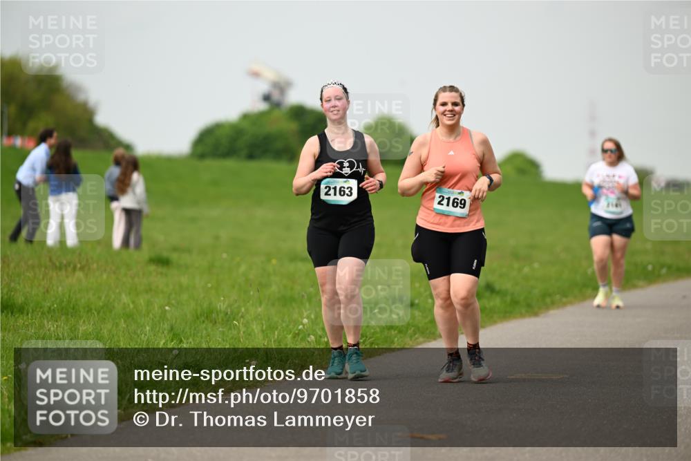 10.05.2026 - 8. Wedeler Halbmarathon Dr. Thomas Lammeyer http://msf.ph/oto/9701858 10.05.2026 11:45:12 Laufen 2163, 2169 meine-sportfotos.de