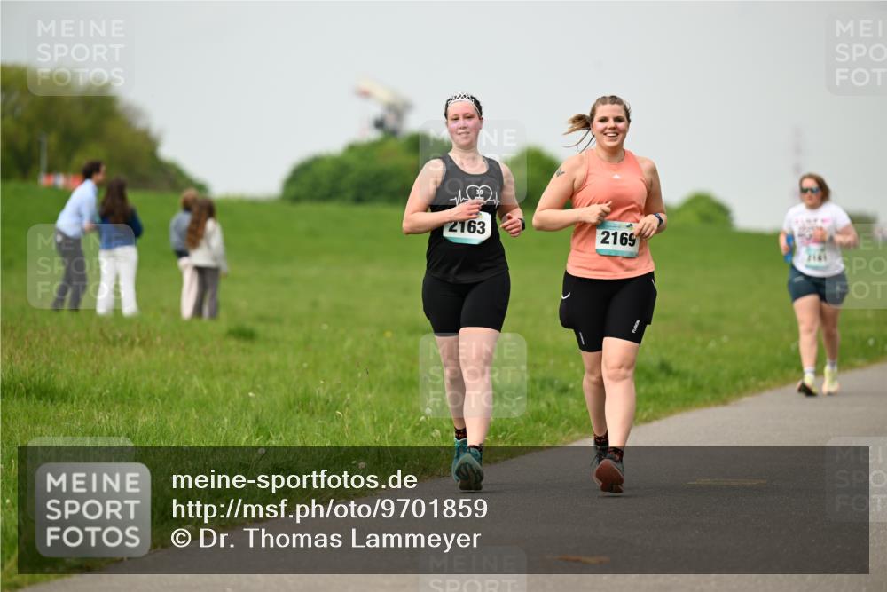 10.05.2026 - 8. Wedeler Halbmarathon Dr. Thomas Lammeyer http://msf.ph/oto/9701859 10.05.2026 11:45:12 Laufen 2163, 2169 meine-sportfotos.de