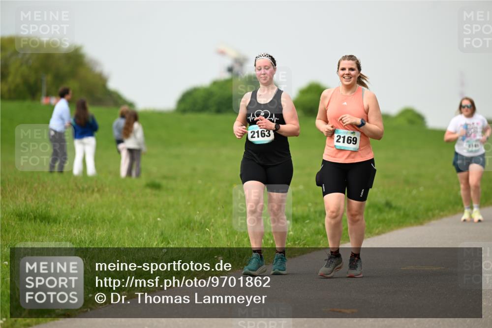 10.05.2026 - 8. Wedeler Halbmarathon Dr. Thomas Lammeyer http://msf.ph/oto/9701862 10.05.2026 11:45:12 Laufen 2163, 2169 meine-sportfotos.de