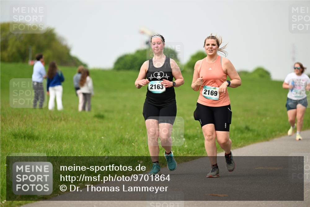 10.05.2026 - 8. Wedeler Halbmarathon Dr. Thomas Lammeyer http://msf.ph/oto/9701864 10.05.2026 11:45:13 Laufen 2163, 2169 meine-sportfotos.de