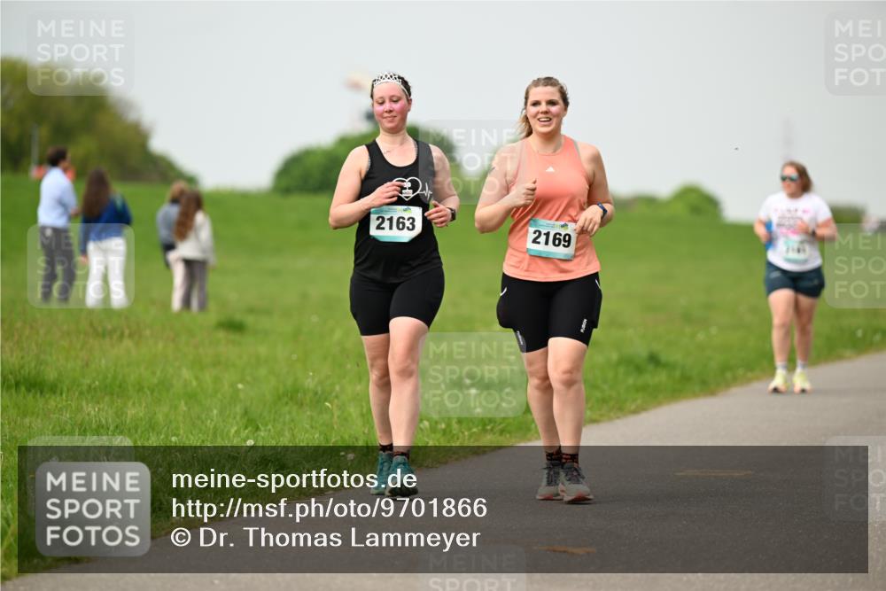 10.05.2026 - 8. Wedeler Halbmarathon Dr. Thomas Lammeyer http://msf.ph/oto/9701866 10.05.2026 11:45:13 Laufen 2163, 2169 meine-sportfotos.de