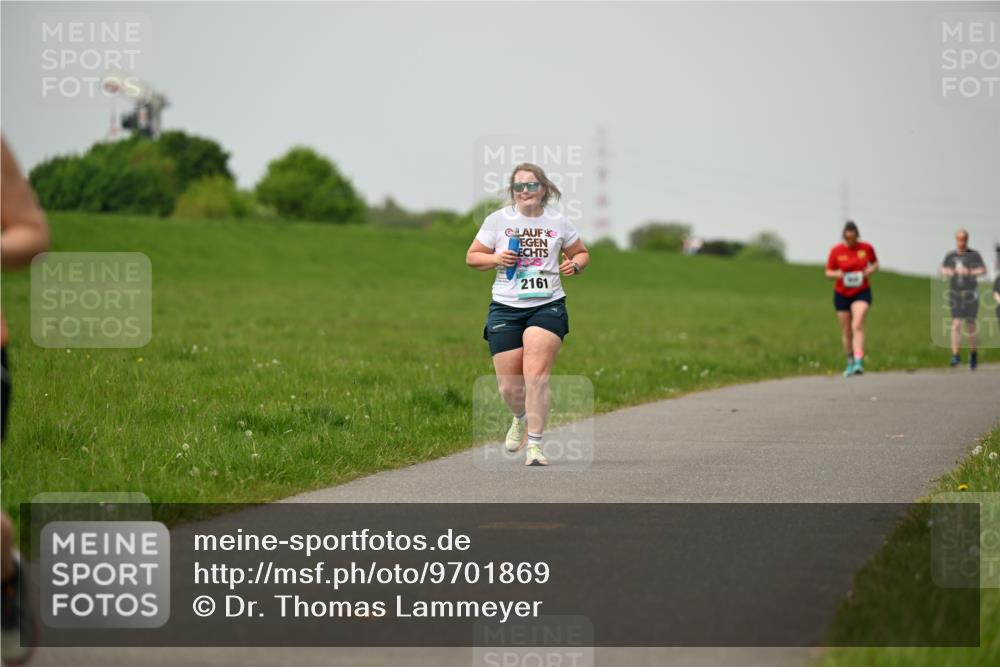 10.05.2026 - 8. Wedeler Halbmarathon Dr. Thomas Lammeyer http://msf.ph/oto/9701869 10.05.2026 11:45:16 Laufen 2161 meine-sportfotos.de