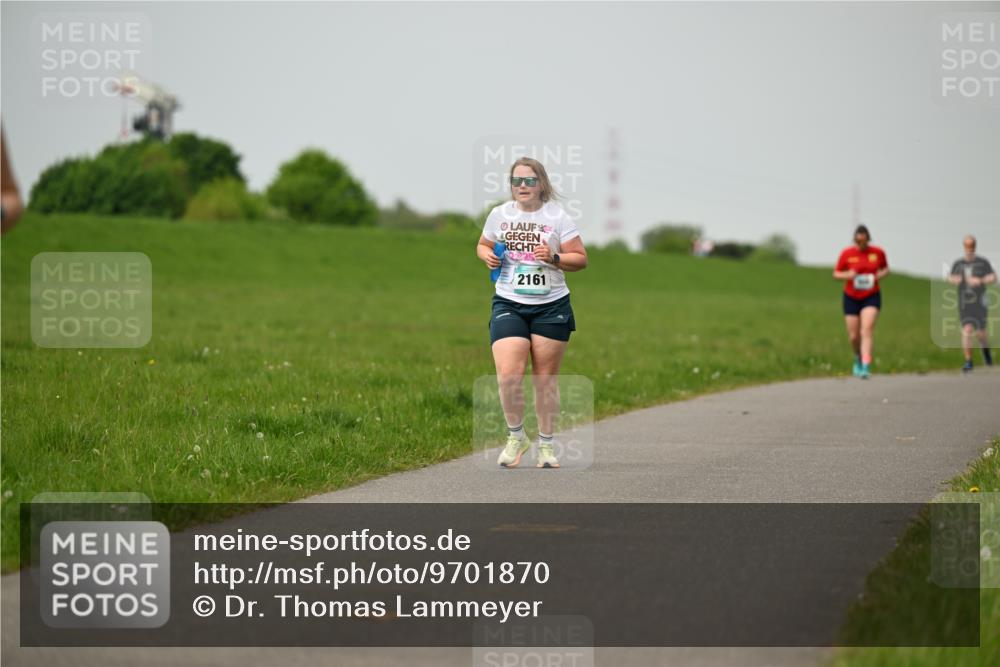 10.05.2026 - 8. Wedeler Halbmarathon Dr. Thomas Lammeyer http://msf.ph/oto/9701870 10.05.2026 11:45:16 Laufen 2161 meine-sportfotos.de