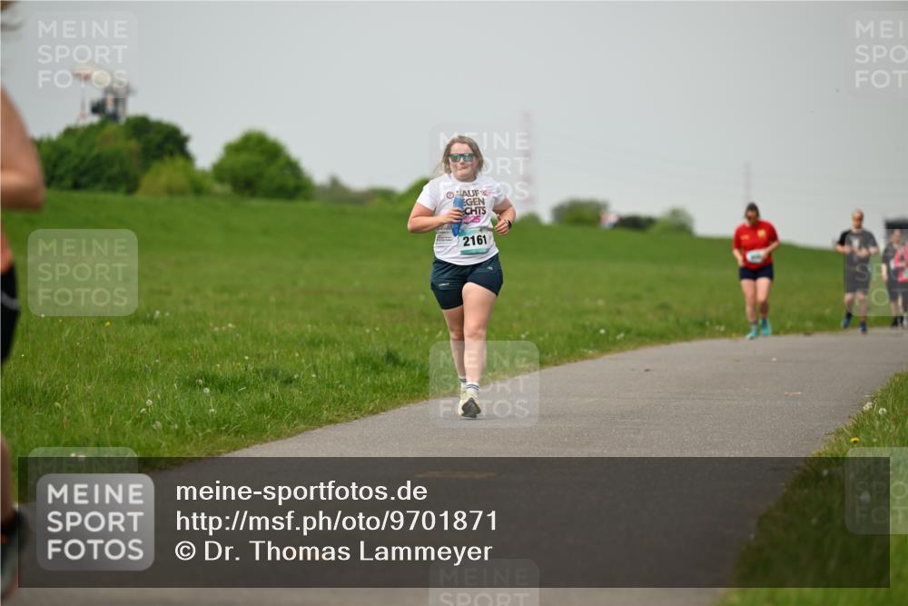 10.05.2026 - 8. Wedeler Halbmarathon Dr. Thomas Lammeyer http://msf.ph/oto/9701871 10.05.2026 11:45:16 Laufen 2161 meine-sportfotos.de