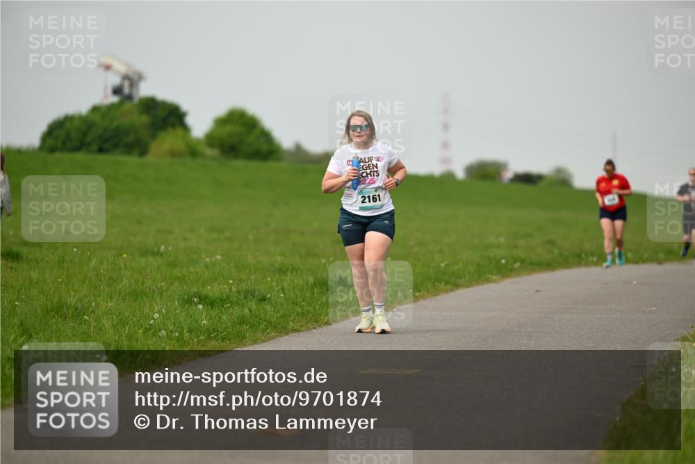 10.05.2026 - 8. Wedeler Halbmarathon Dr. Thomas Lammeyer http://msf.ph/oto/9701874 10.05.2026 11:45:16 Laufen 2161 meine-sportfotos.de