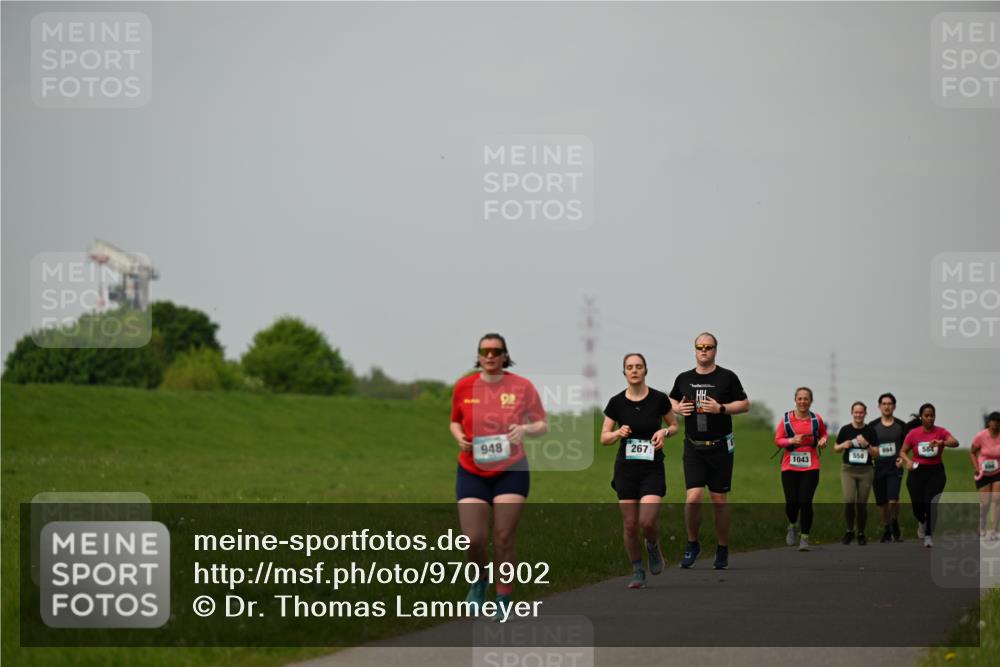 10.05.2026 - 8. Wedeler Halbmarathon Dr. Thomas Lammeyer http://msf.ph/oto/9701902 10.05.2026 11:45:30 Laufen 948, 267, 894, 584, 558, 1043 meine-sportfotos.de