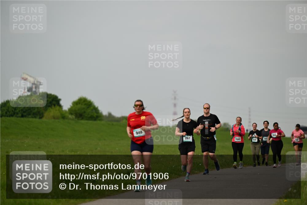 10.05.2026 - 8. Wedeler Halbmarathon Dr. Thomas Lammeyer http://msf.ph/oto/9701906 10.05.2026 11:45:30 Laufen 948, 267, 584, 1043, 558 meine-sportfotos.de