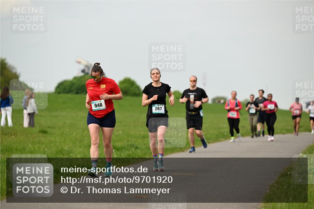 10.05.2026 - 8. Wedeler Halbmarathon Dr. Thomas Lammeyer http://msf.ph/oto/9701920 10.05.2026 11:45:35 Laufen 948, 267 meine-sportfotos.de