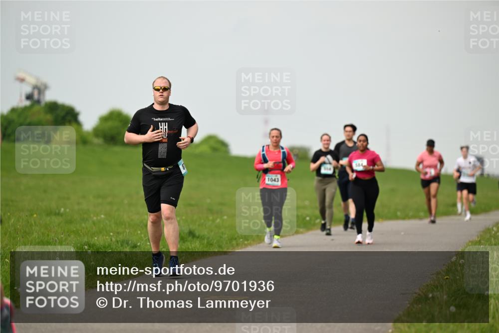 10.05.2026 - 8. Wedeler Halbmarathon Dr. Thomas Lammeyer http://msf.ph/oto/9701936 10.05.2026 11:45:38 Laufen 1043 meine-sportfotos.de