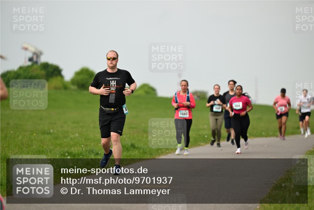 10.05.2026 - 8. Wedeler Halbmarathon Dr. Thomas Lammeyer http://msf.ph/oto/9701937 10.05.2026 11:45:38 Laufen 1043, 544 meine-sportfotos.de