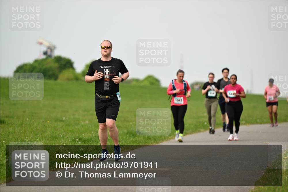 10.05.2026 - 8. Wedeler Halbmarathon Dr. Thomas Lammeyer http://msf.ph/oto/9701941 10.05.2026 11:45:38 Laufen 1043 meine-sportfotos.de