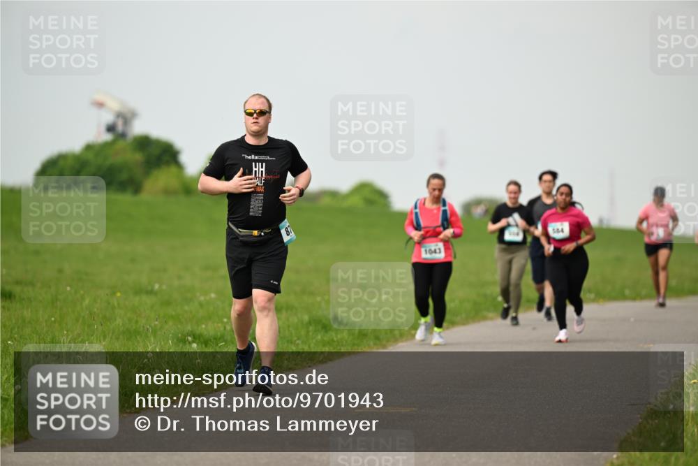 10.05.2026 - 8. Wedeler Halbmarathon Dr. Thomas Lammeyer http://msf.ph/oto/9701943 10.05.2026 11:45:38 Laufen 1043 meine-sportfotos.de