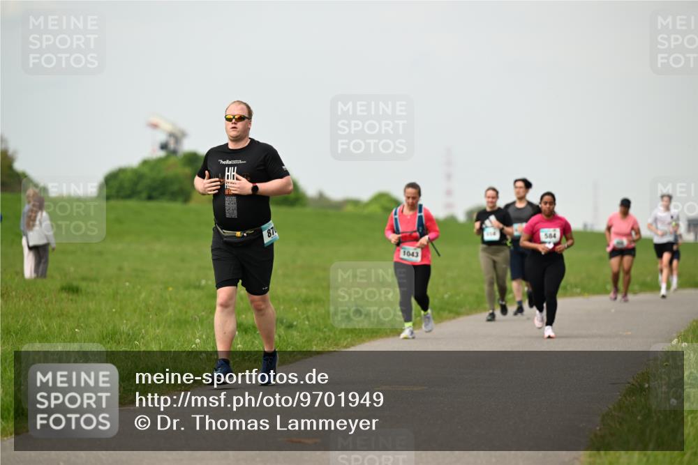 10.05.2026 - 8. Wedeler Halbmarathon Dr. Thomas Lammeyer http://msf.ph/oto/9701949 10.05.2026 11:45:40 Laufen 1043 meine-sportfotos.de