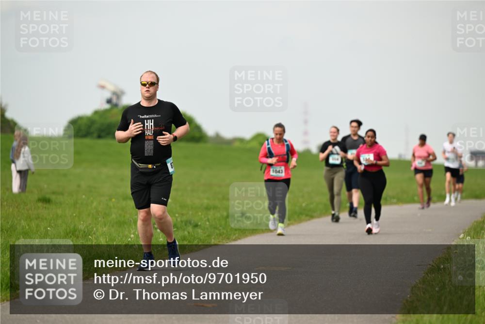 10.05.2026 - 8. Wedeler Halbmarathon Dr. Thomas Lammeyer http://msf.ph/oto/9701950 10.05.2026 11:45:40 Laufen  meine-sportfotos.de